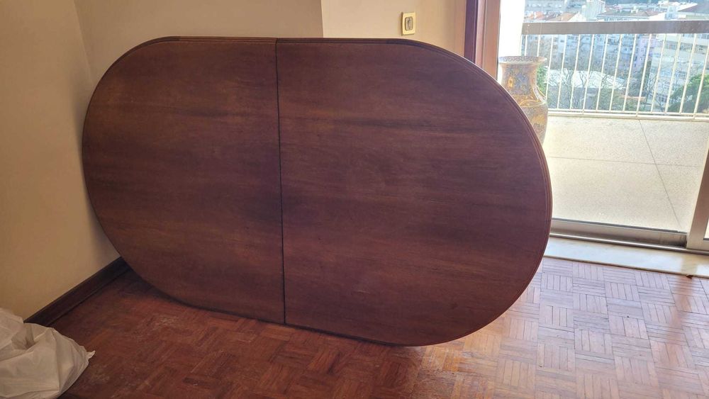 Mesa Oval Madeira  6 cadeiras Extensivel