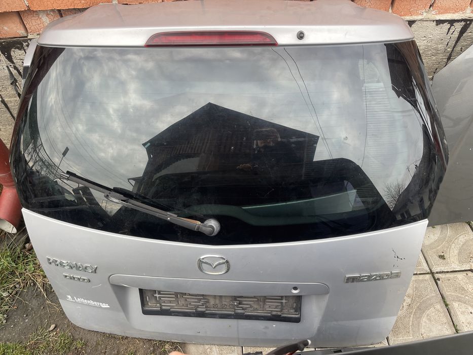Кришка багажника зі склом Mazda Premacy мазда премасі 2001-2005 рік