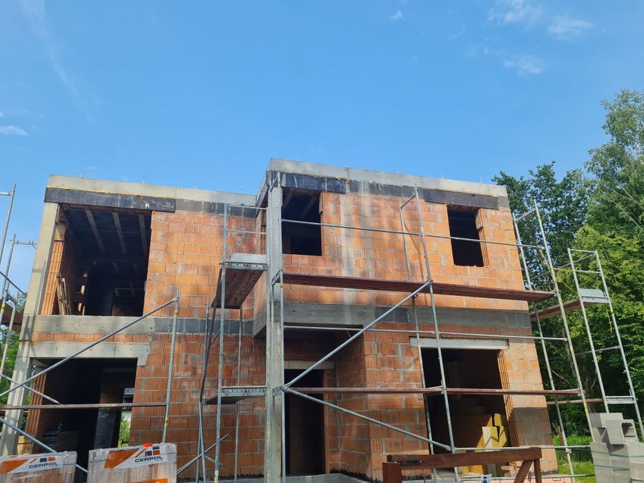 Budowa domów od fundamentów mury stropy dachy pokrycia