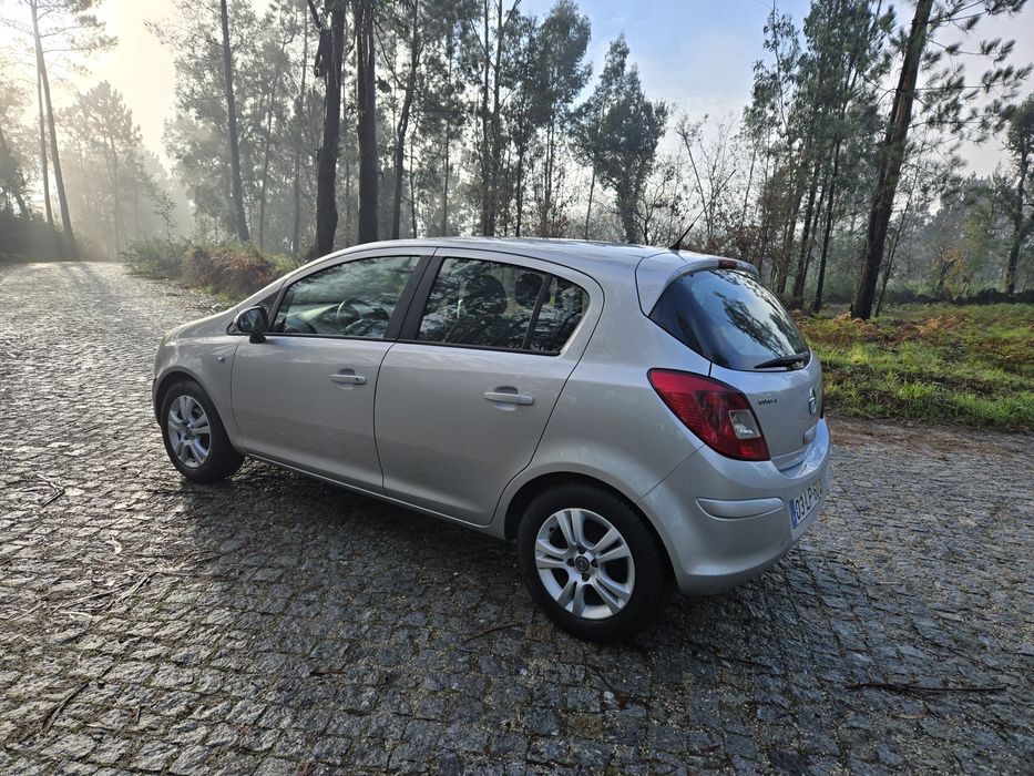 Carro revisado em excelente estado, só teve um dono.