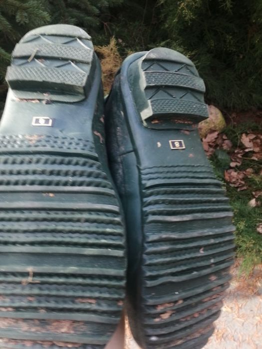 Kalosze jeździeckie. Prace przy koniach40