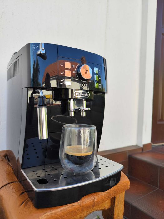 Кавомашина кофемашина Delonghi Magnifica S ECAM 22.116