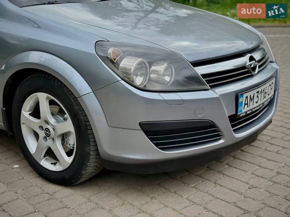 Opel Astra 2006рік 1.6 газ- бензин.