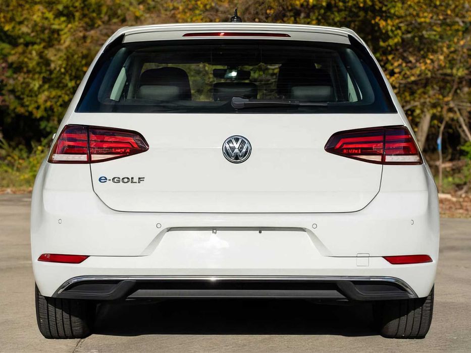 Volkswagen e-Golf      2017