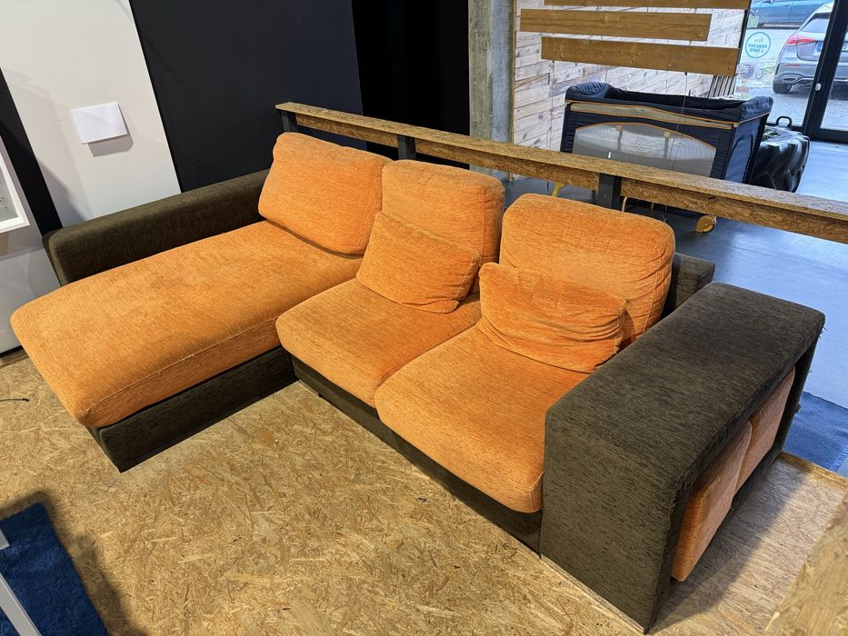 Sofá de sala com chaise longue