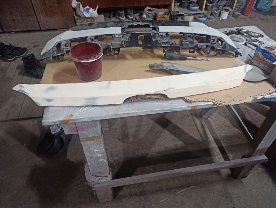 Центральний молдинг решетки радиатора Honda Clarity