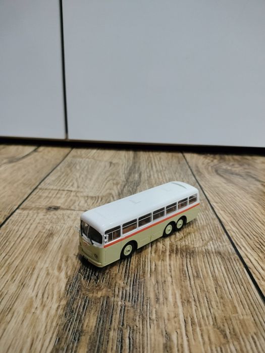 Model autobusu – TATRA T 500 HB – skala 1:72 + gazetka