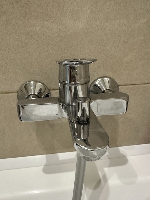 Смеситель для ванной Grohe оригинал( лейка и шланг в подарок)