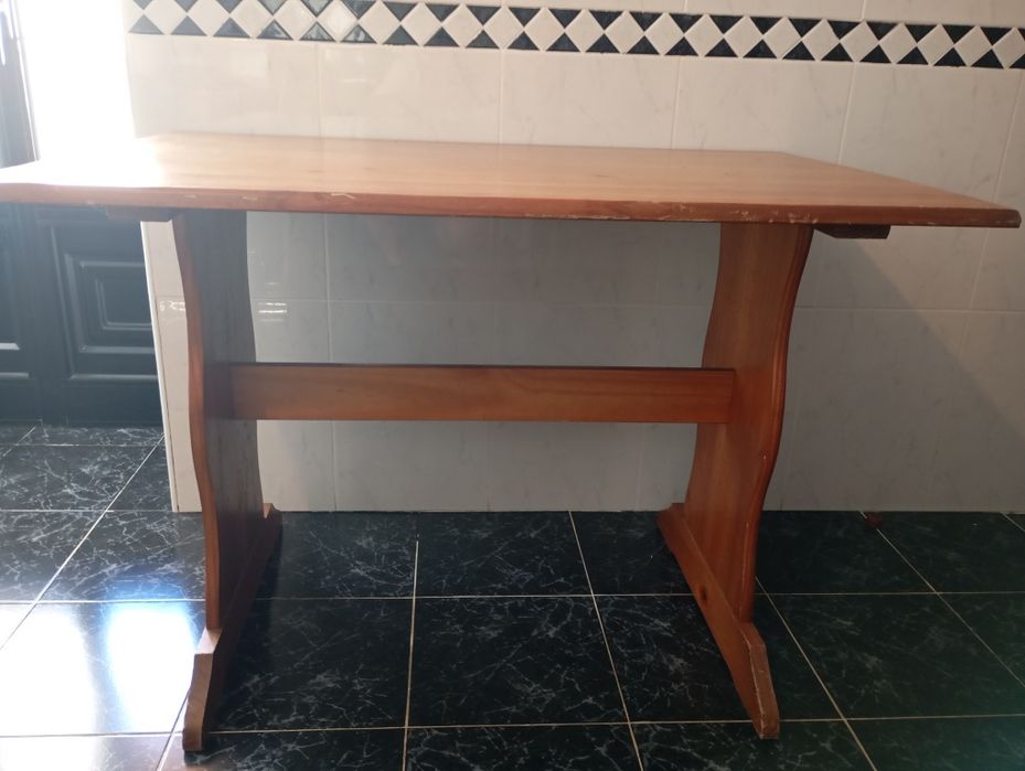 Mesa de madeira robustas