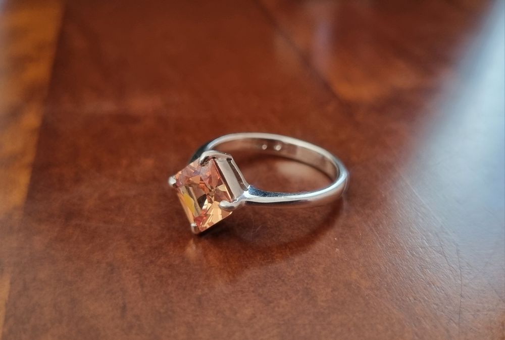 Uroczy srebrny pierścionek 925