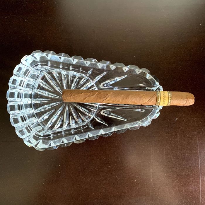 Cinzeiro de charuto, Cristal D’Arques, em vidro.
Novo. Nunca usado!