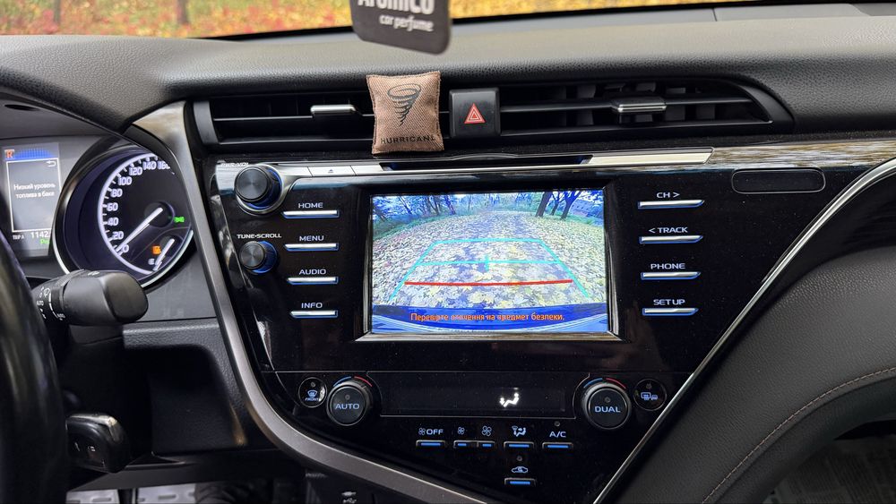 Toyota Camry 70 офіційна