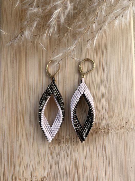 Kolczyki z japońskich koralików.