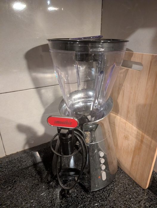 Liquidificador / Máquina de Batidos e Smoothies com Doseador