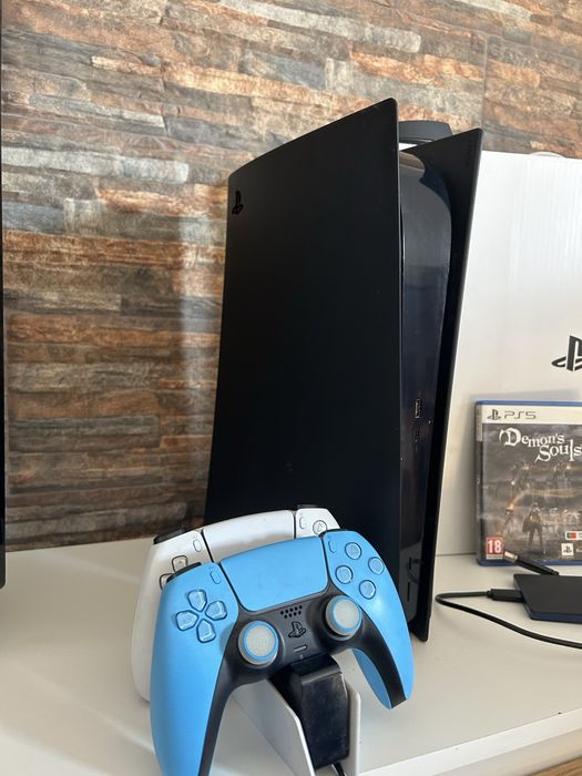 PlayStation 5 1TB + 2 Comandos + 2 Jogos