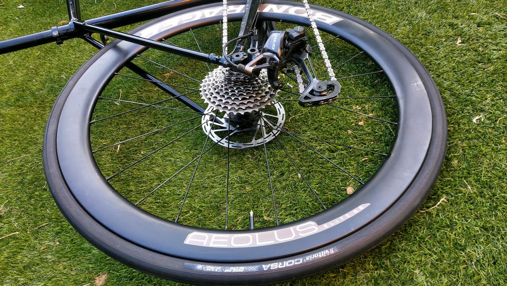 Trek Domane AL (Tam. T54) – Estrada e Gravel (Versátil)
​Pr