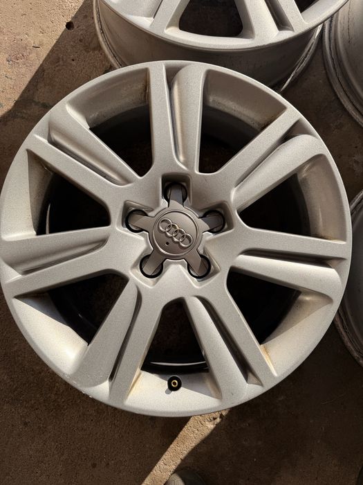 Felgi do audi  A4 A5 A6 7.5J R17 ET45 8K0601025B R*2* KOMPLET PROSTE