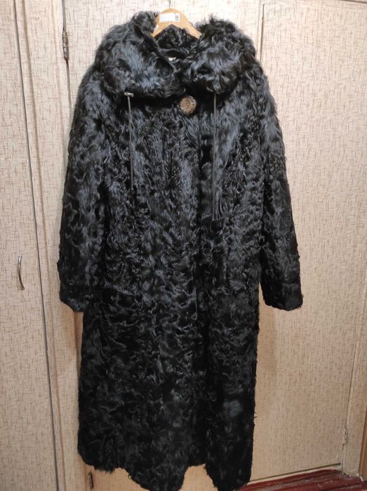 Продается шуба, натуральный каракуль