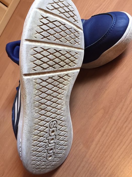 Ténis Adidas azul tam. 37,5 para rapaz em bom estado.