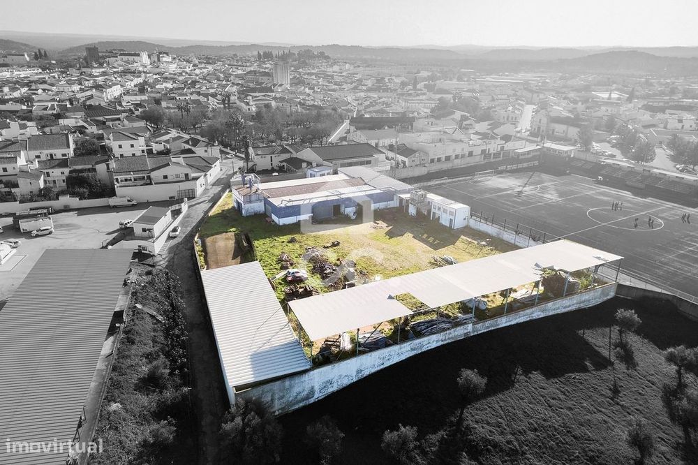 Dois Armazéns Industriais com 2.404 m² em Lote de 5.845 m² | Redondo,