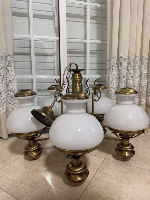 Candeeiro de Teto Vintage de 5 Luzes com Globos em Vidro Branco – Excelente Estado
