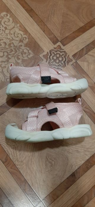 Босоніжки для дівчинки