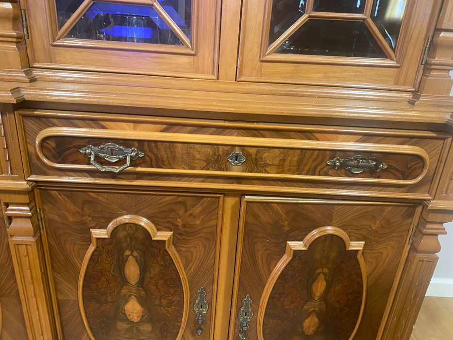 Louceiro clássico em raiz de Nogueira.