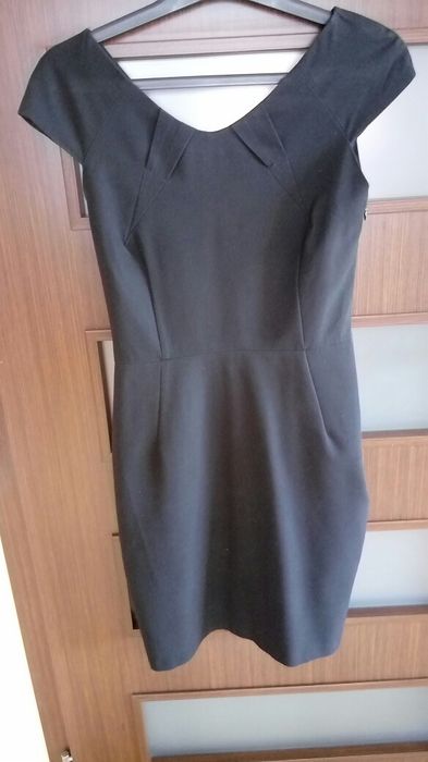 Przepiękna mała czarna