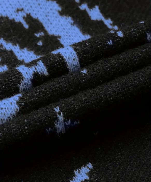 светр з космічним принтом