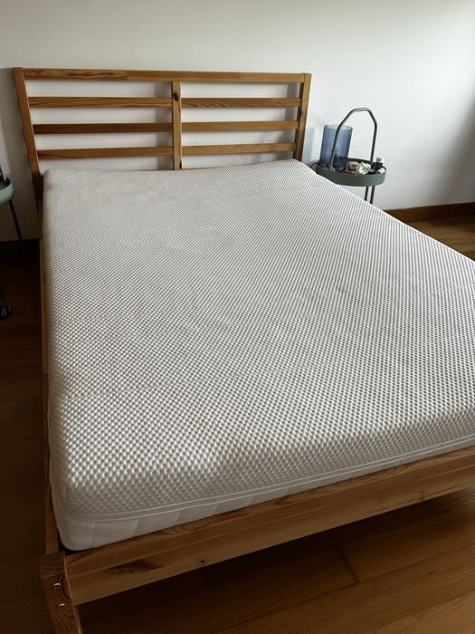 Cama casal com colchão