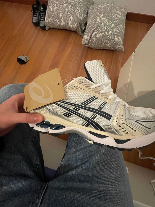 Asics gel kayano brancos e pretos