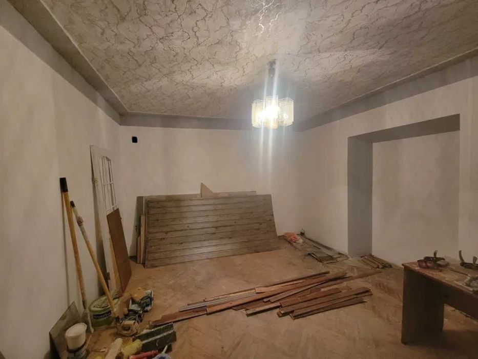 1 кім на Броварній ( Новий Світ) поблизу озера