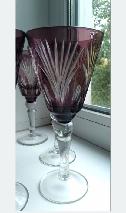 Фужеры чешское марганцевое стекло. 

1. 18