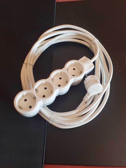 Extensão elétrica LEGRAND 4 tomadas 5 metros