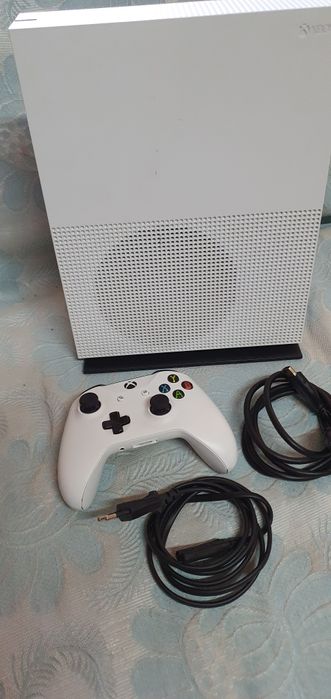 Pack of 2 Consoles: PS4 + Xbox + Extras64172206304514124