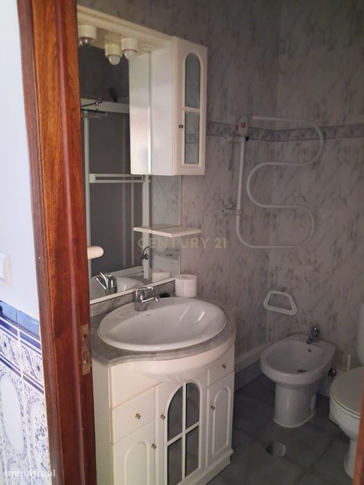 Apartamento para “ARRENDAMENTO”, de tipologia T3, com 1 WC, varanda co