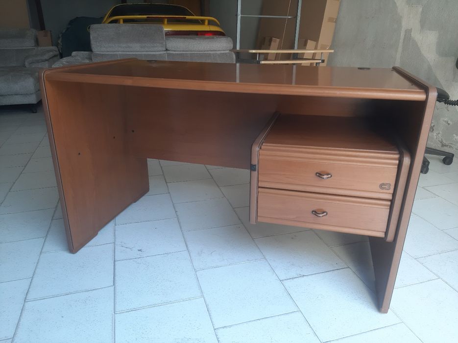 Secretária em cerejeira