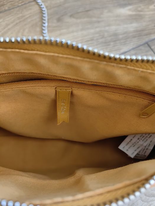 Damska torebka na ramię Bershka.