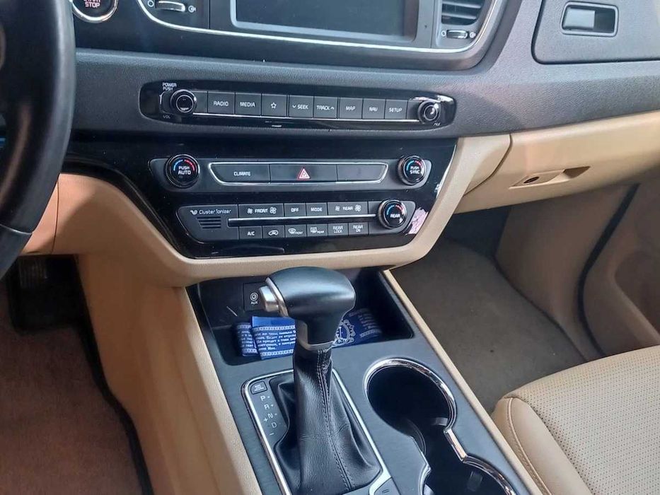 Kia Carnival 2018 сімейний автомобіль