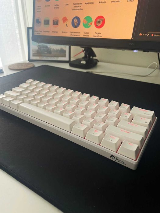 Teclado Mecânico Royal Kludge RK61 (Branco / RGB)