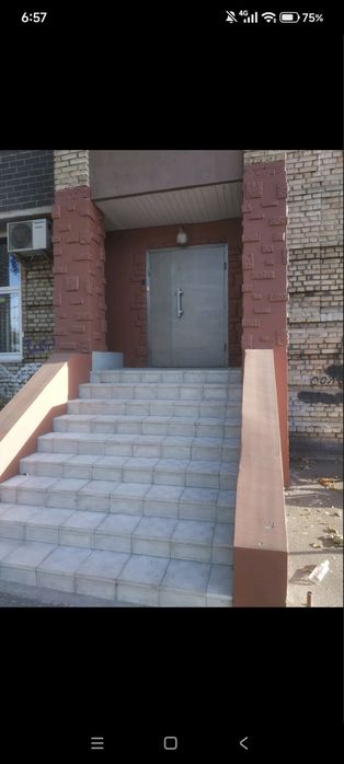 92м2 Окремий вхід з фасаду Метро 500 метрів