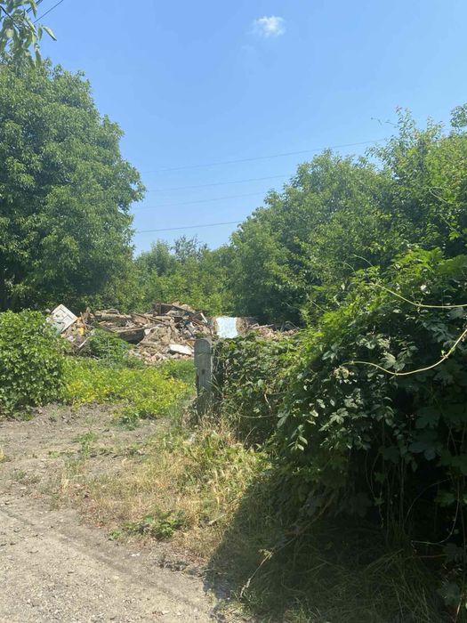 Продається приватизована комерційна земельна ділянка Хотинська