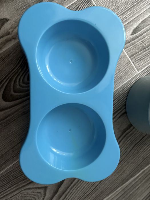 Миски для котів.