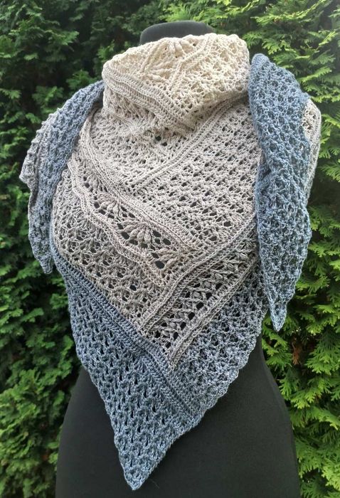 Chusta  robiona na szydełku, handmade w odcieniach kremu, beżu i szaro