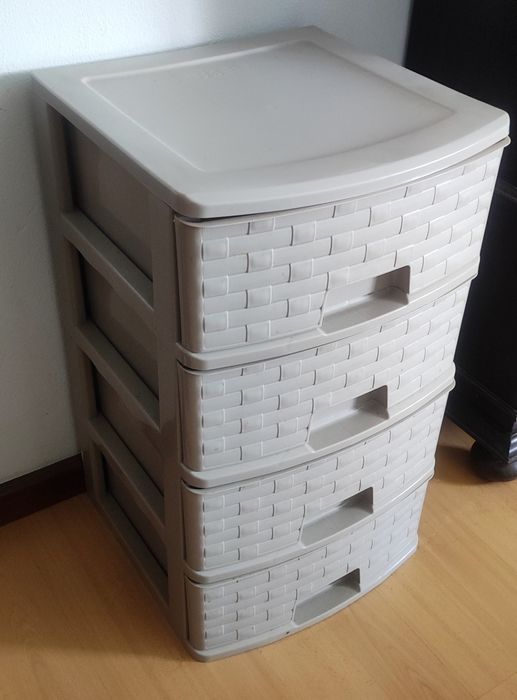 Prateleira em plástico