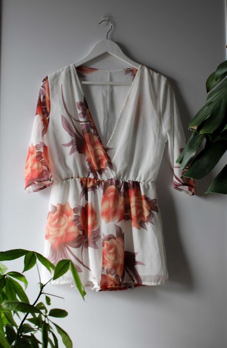 Letni kombinezon w kwiaty