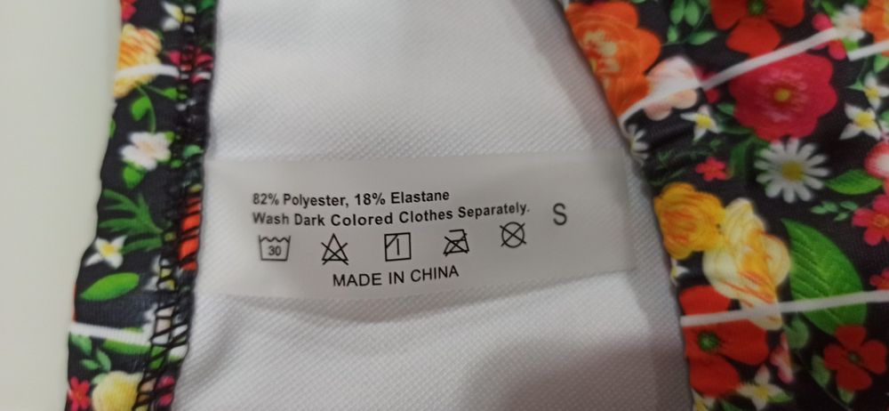 Biquíni e cueca às flores (tamanho S)