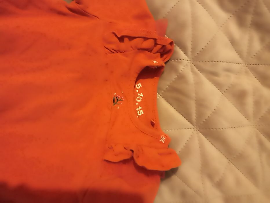 Sprzedam bluzeczkę r. 68 marki 5 10 15