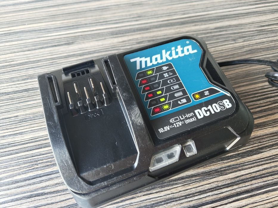 MAKITA DC10SB szybka ładowarka akumulatorów CXT 10.8V - 12V