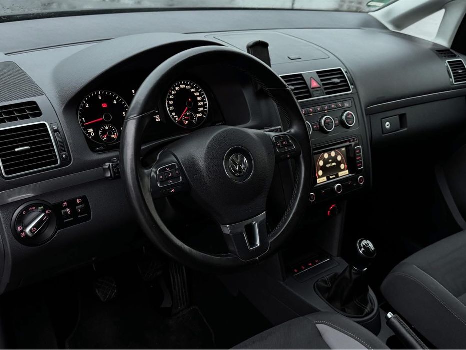 Volkswagen Touran 2.0 Дизель 2014 рік